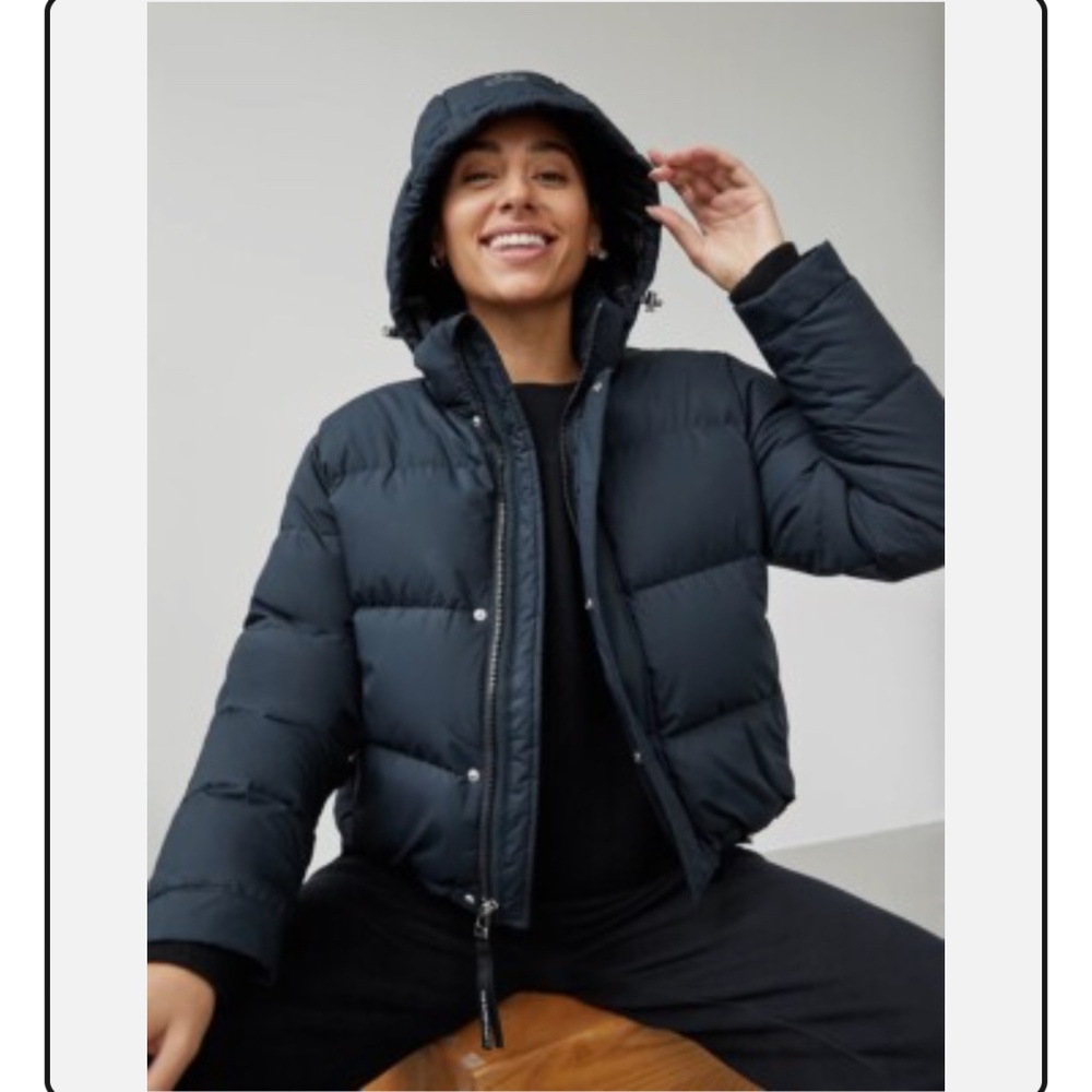 Aritzia Super Puff Shorty